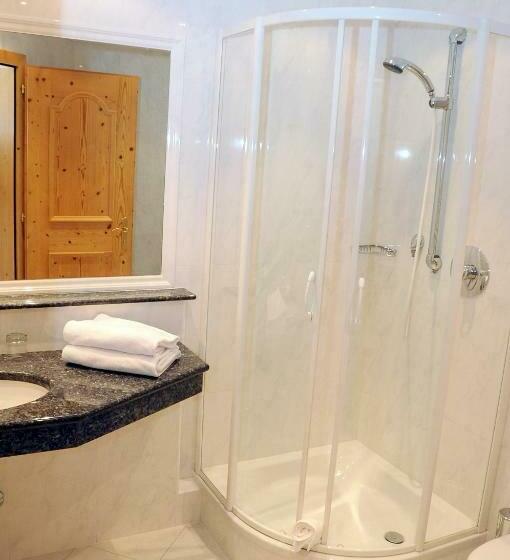 スーペリアの4人部屋, Th Corvara Greif