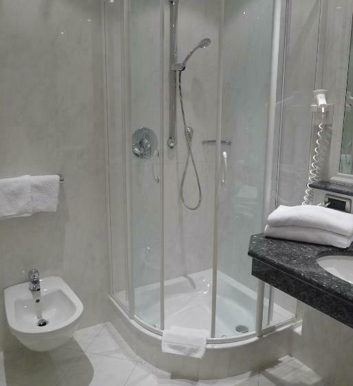 スーペリアの4人部屋, Th Corvara Greif