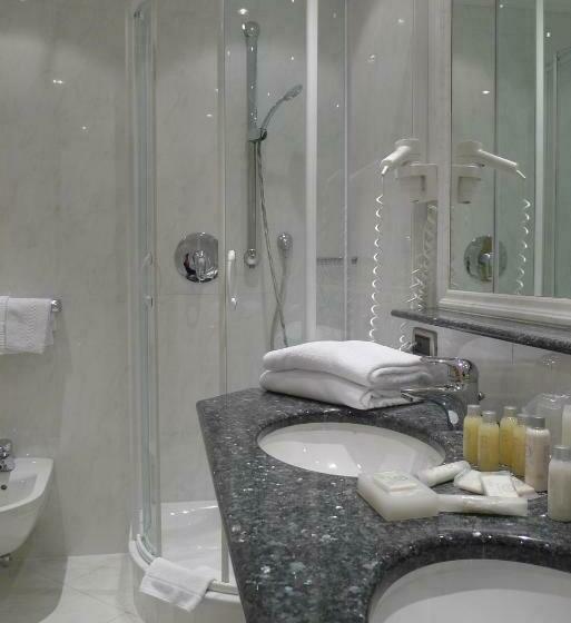 スーペリアの4人部屋, Th Corvara Greif