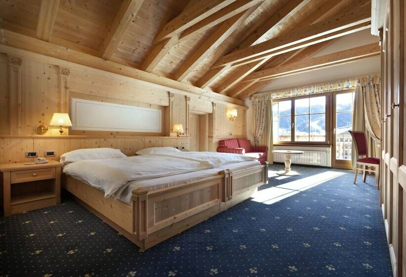 スーペリアの4人部屋, Th Corvara Greif