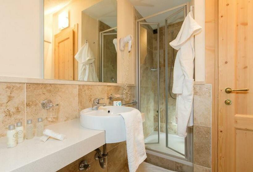 スタンダードトリプルルーム, Th Corvara Greif