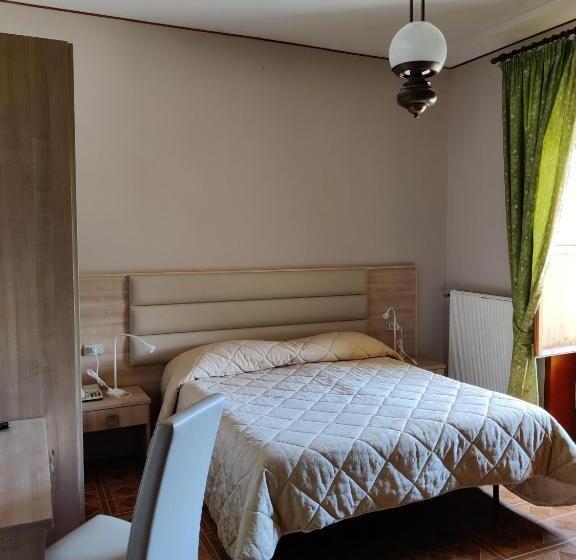 חדר סטנדרט לשלושה, Valdirose