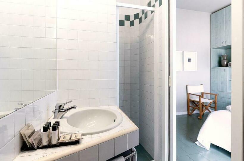 חדר אקונומי, Victoria Palace