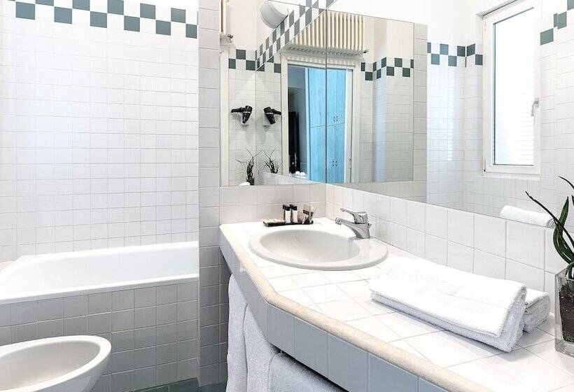 חדר משפחתי, Victoria Palace