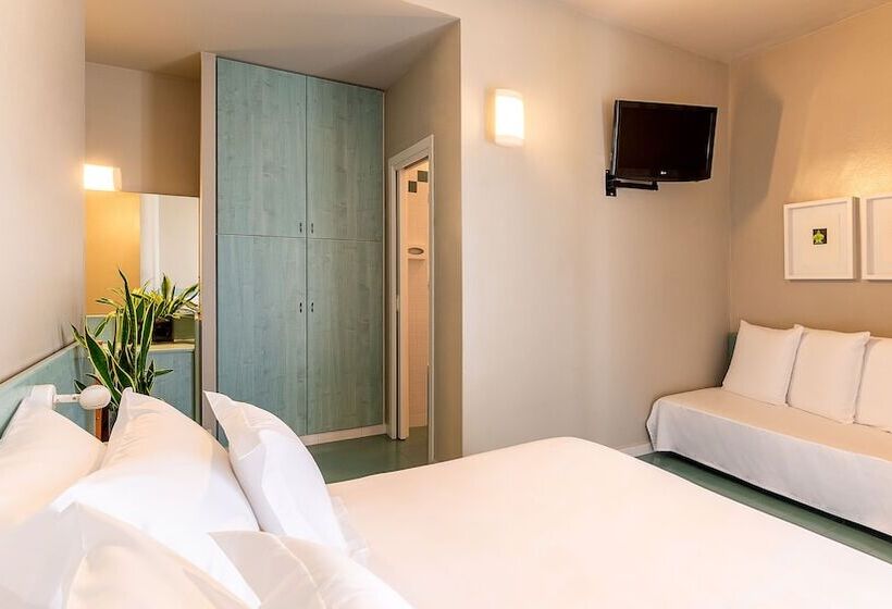 חדר משפחתי, Victoria Palace