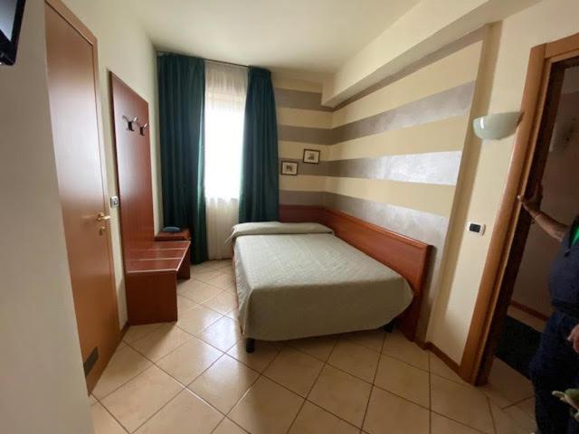 Standard Single Room Single Bed, Mini