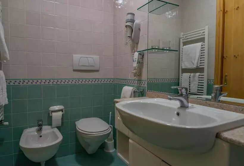 Comfort Kolmen Hengen Huone, Sporthotel Europa Sul Lago