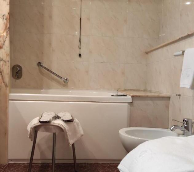 اتاق استاندارد سه نفره, Grand Hotel Europa