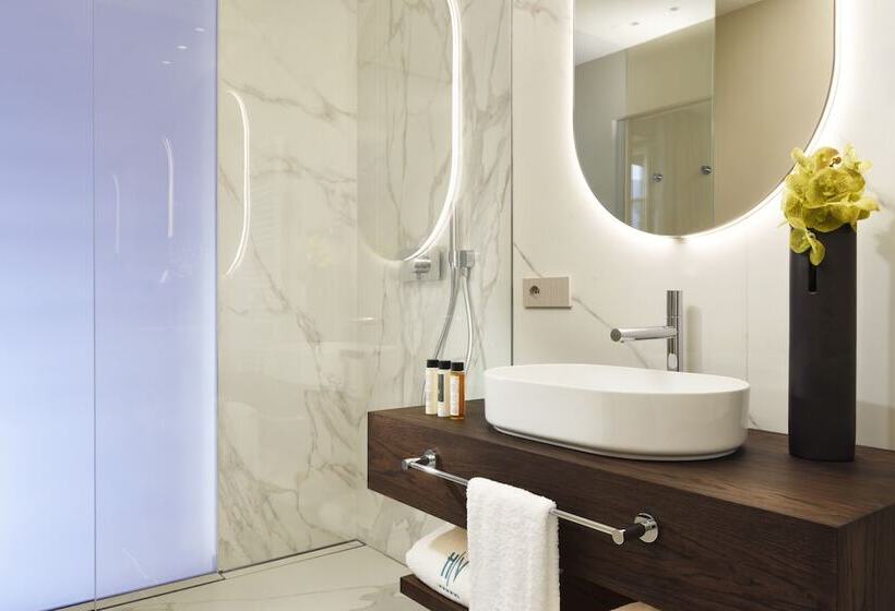 Полулюкс Вид на Озеро, Grand Hotel Victoria Concept & Spa, By R Collection Hotels