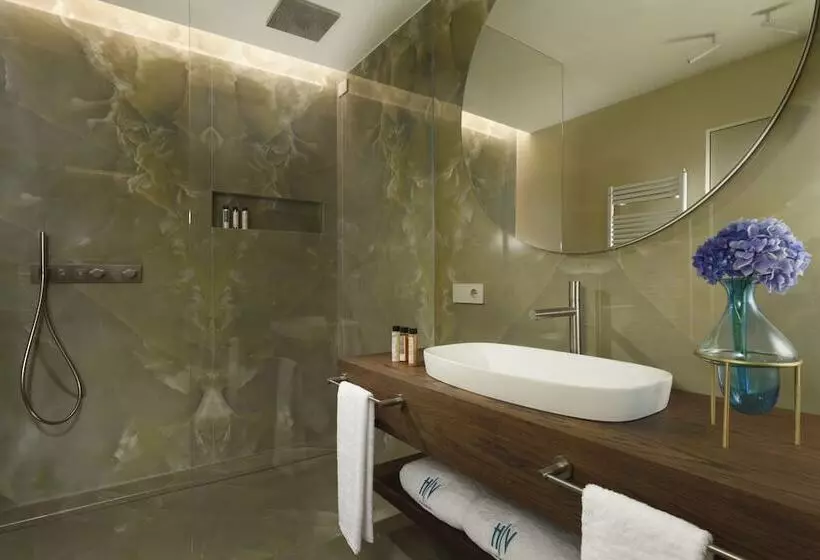 Suite with lake view, Grand Hotel Victoria Concept & Spa, By R Collection Hotels