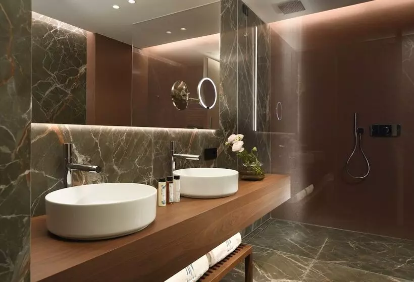 Deluxe-huone Sisäpuolella, Grand Hotel Victoria Concept & Spa, By R Collection Hotels