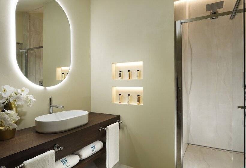 Номер Стандарт Вид на Озеро, Grand Hotel Victoria Concept & Spa, By R Collection Hotels