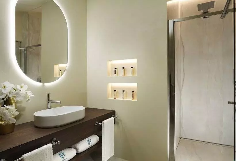 اتاق استاندارد با چشم‌انداز دریاچه, Grand Hotel Victoria Concept & Spa, By R Collection Hotels