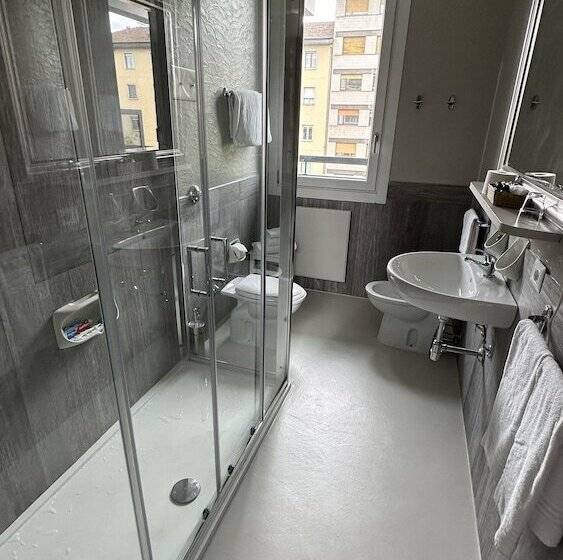 수피리어 룸, Admiral