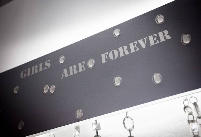 디럭스 룸, Admiral