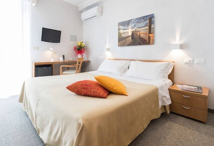 اتاق اکونومی, Al Cigno