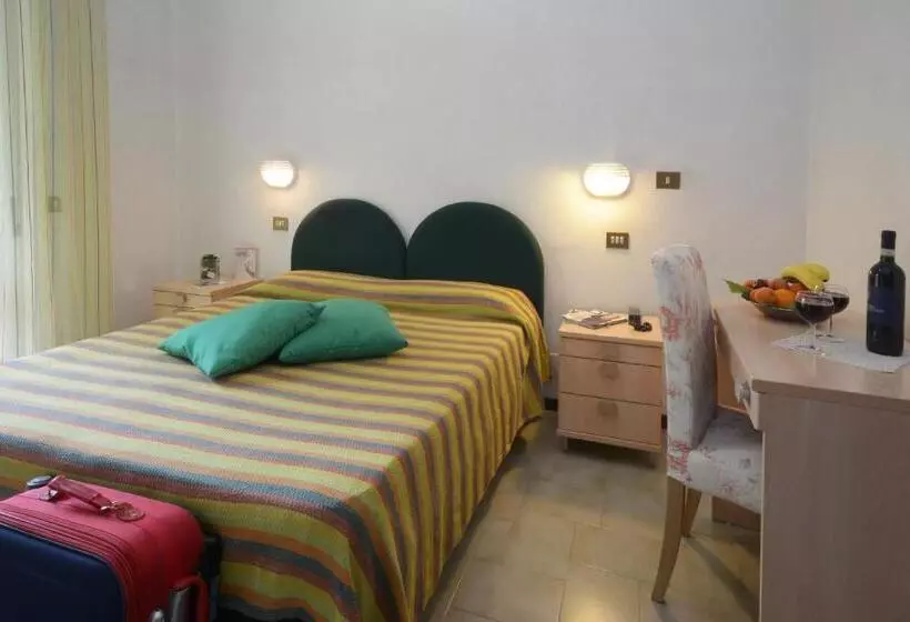 Standard Yhden Hengen Huone, Albergo Martini