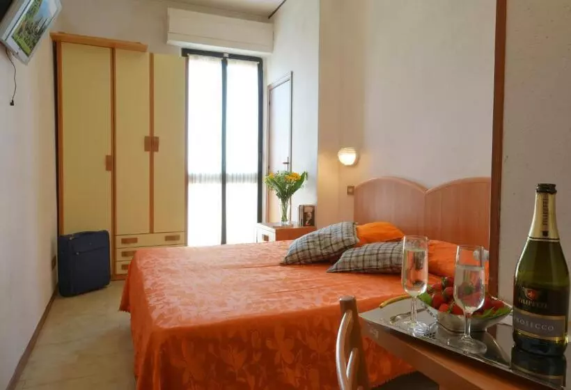 Standard Yhden Hengen Huone, Albergo Martini