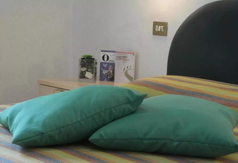 Standard Kolmen Hengen Huone, Albergo Martini