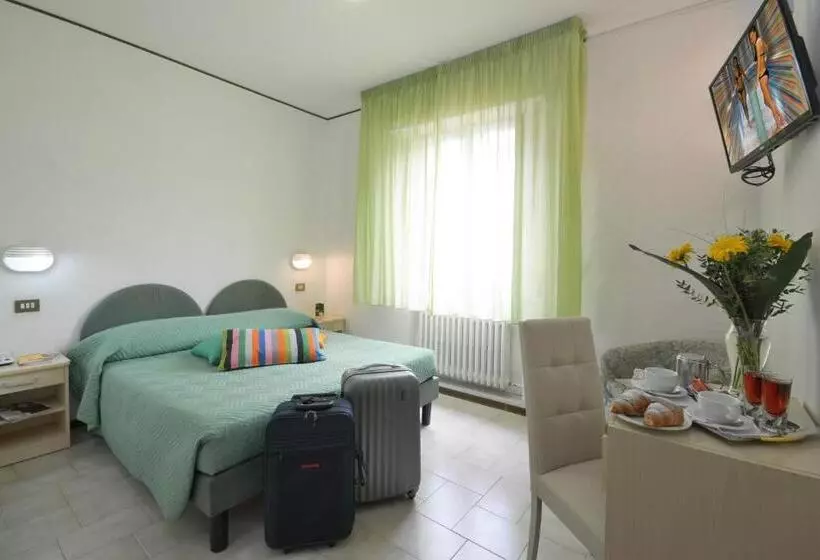 Standard Kolmen Hengen Huone, Albergo Martini