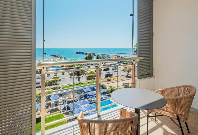 Номер Superior с Балконом, Excelsior