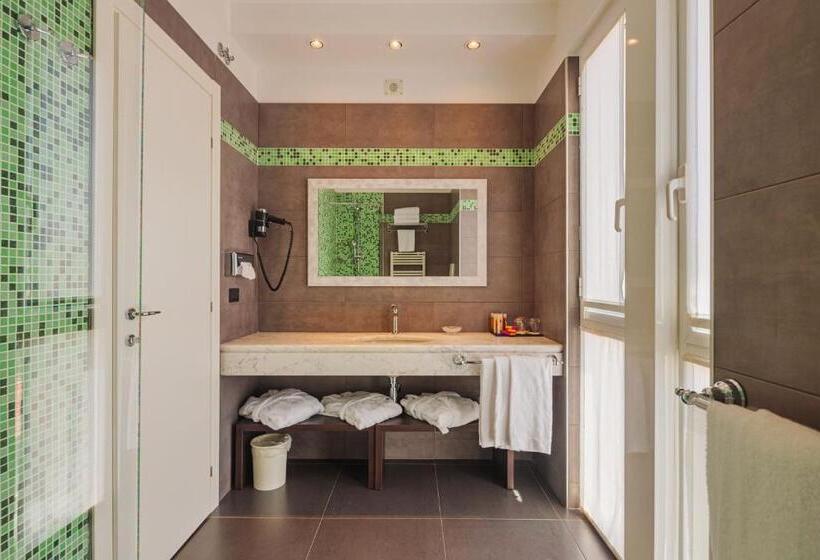 Трехместный Номер Стандарт с Балконом, Excelsior