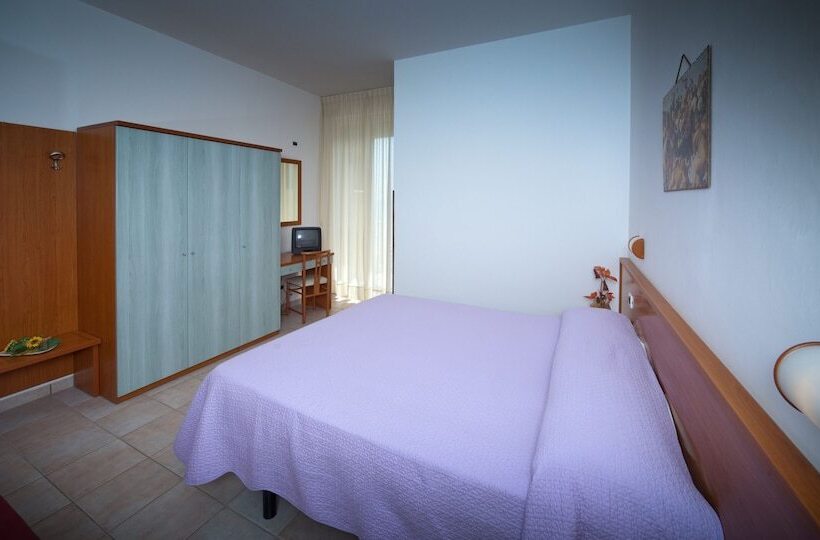 غرفة قياسية مطلّة علي البحر, Florence