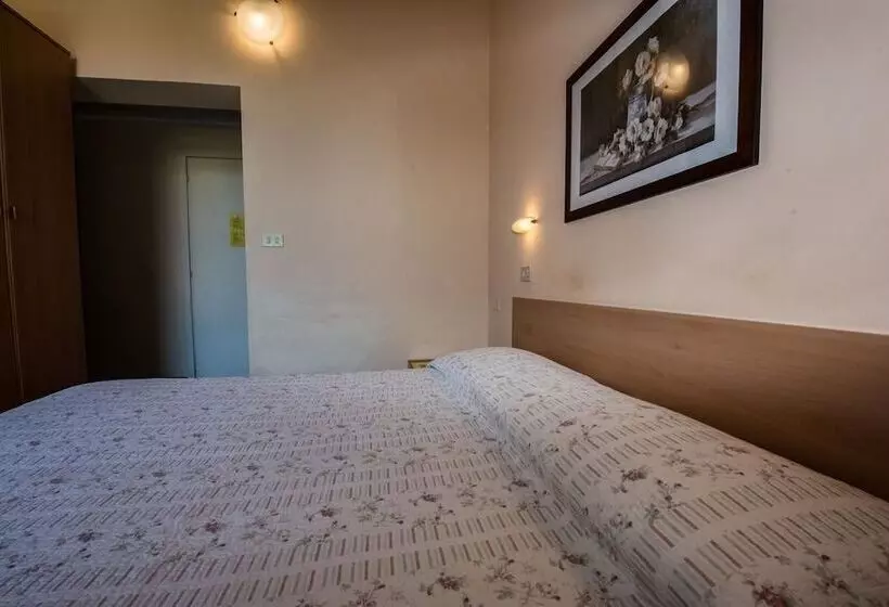 اتاق استاندارد سه نفره, Florenz