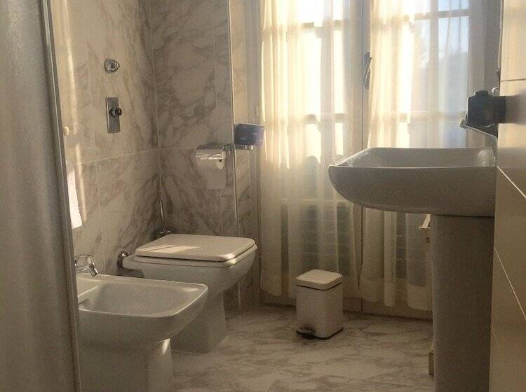 高级大房间, Goya