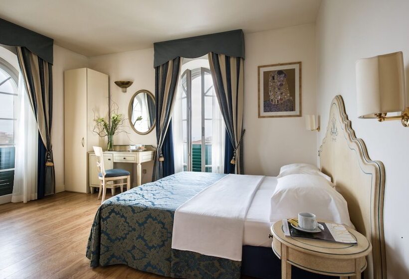 高级大房间, Goya