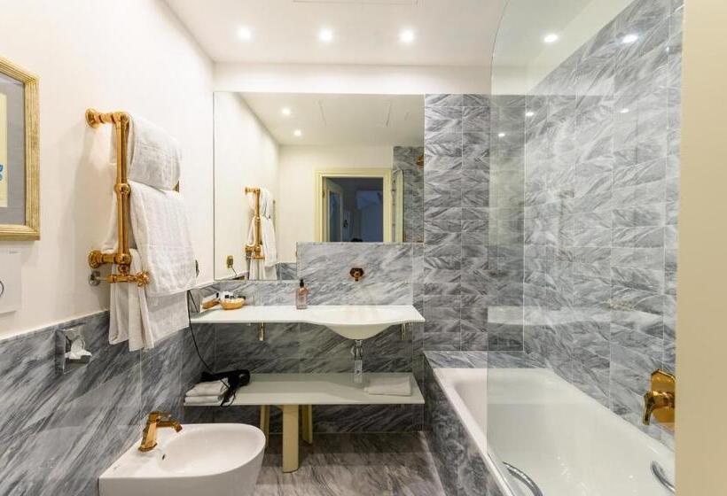 اتاق استاندارد چهار تخته, Kraft