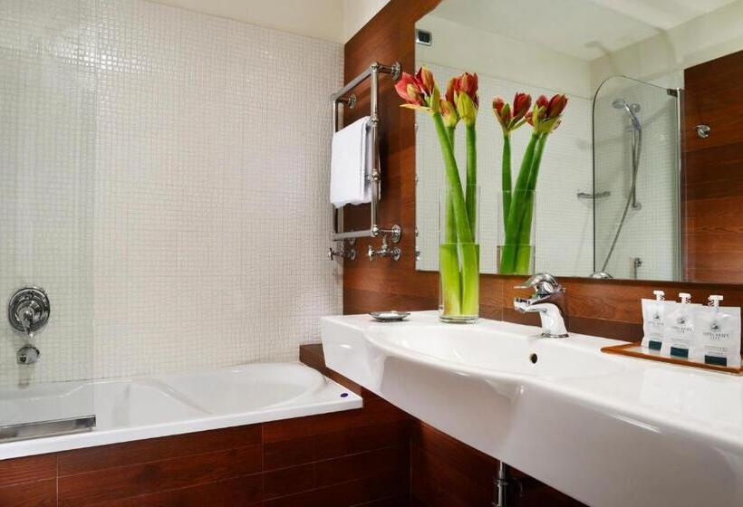 اتاق خانوادگی, Kraft