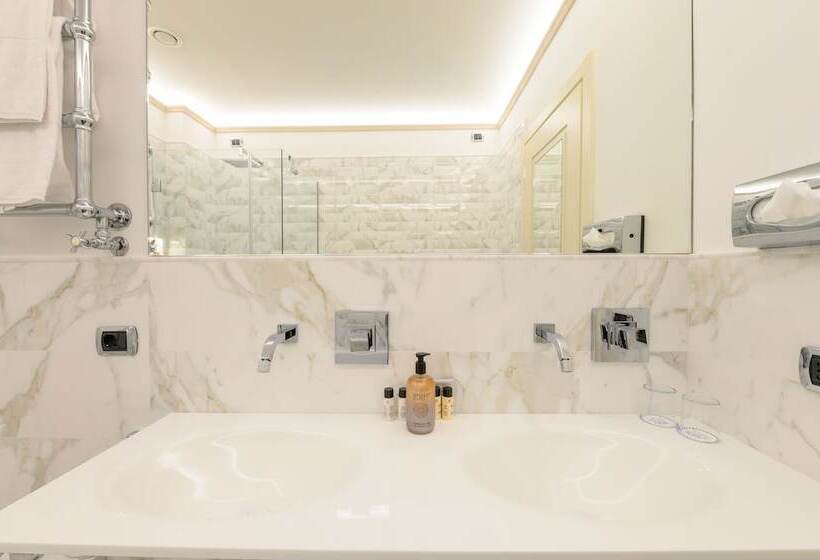 اتاق لوکس با بالکن, Kraft