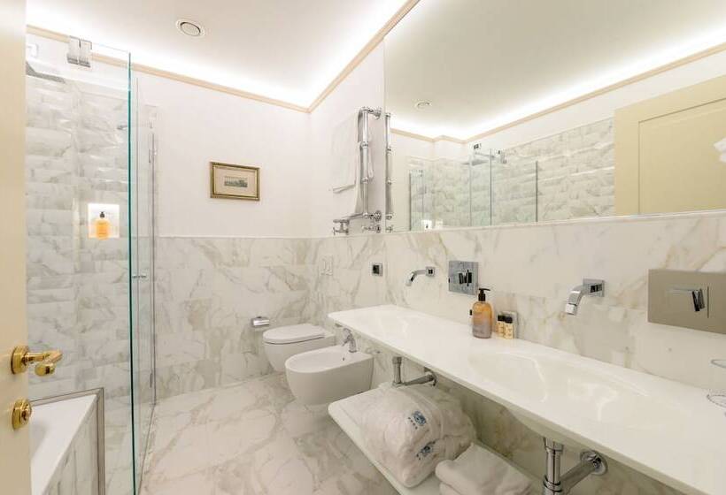 اتاق لوکس با بالکن, Kraft