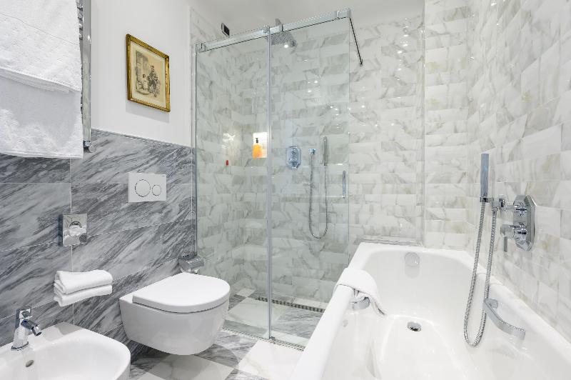 اتاق استاندارد چهار تخته, Kraft