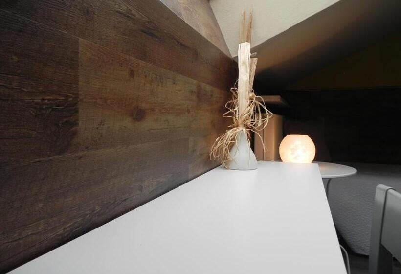 חדר משפחתי, Liberty