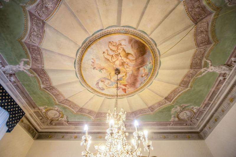 اتاق سوپریور, Martelli