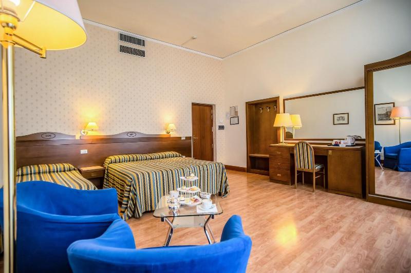 اتاق استاندارد سه نفره, Martelli