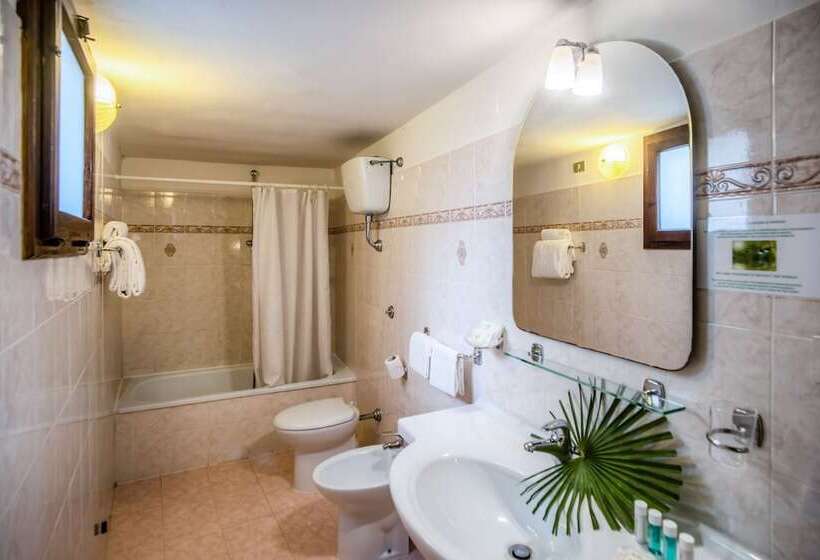 اتاق استاندارد سه نفره, Martelli