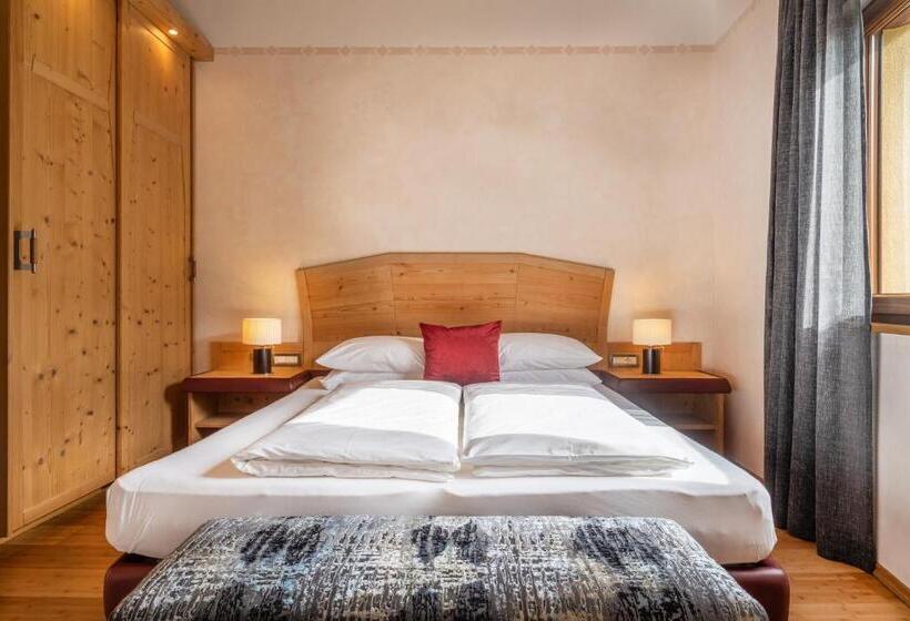 Люкс с Балконом, Das Paradies