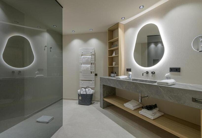 Люкс Вид на Бассейн, Das Paradies