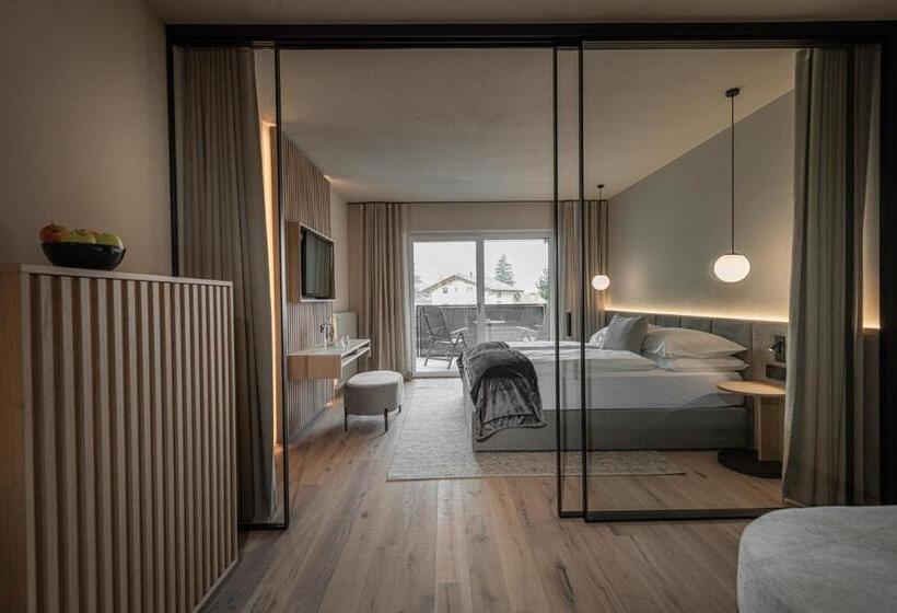 Люкс Вид на Бассейн, Das Paradies