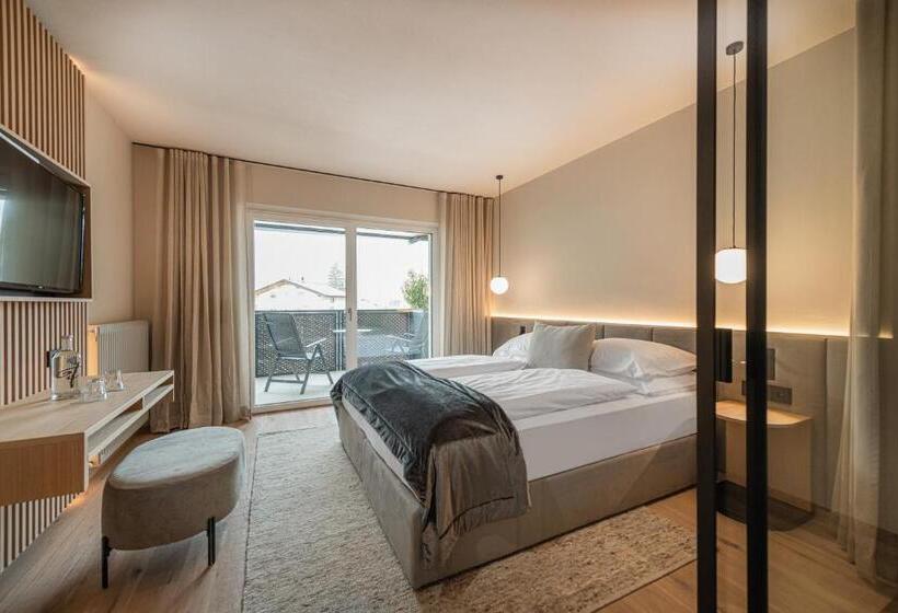 Люкс Вид на Бассейн, Das Paradies