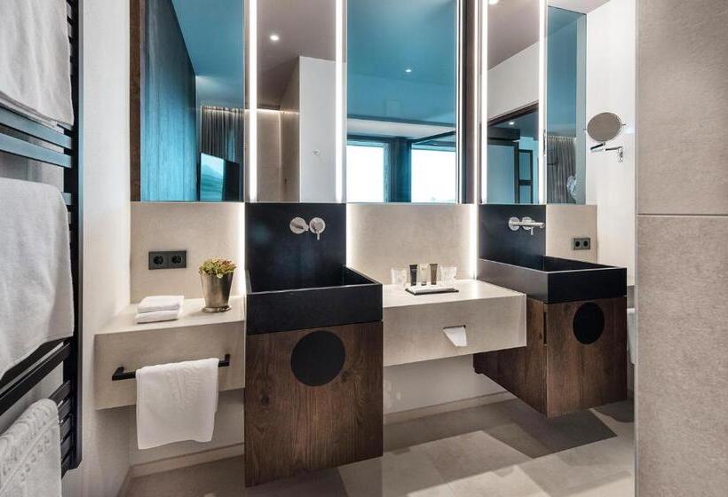 Люкс, Das Paradies