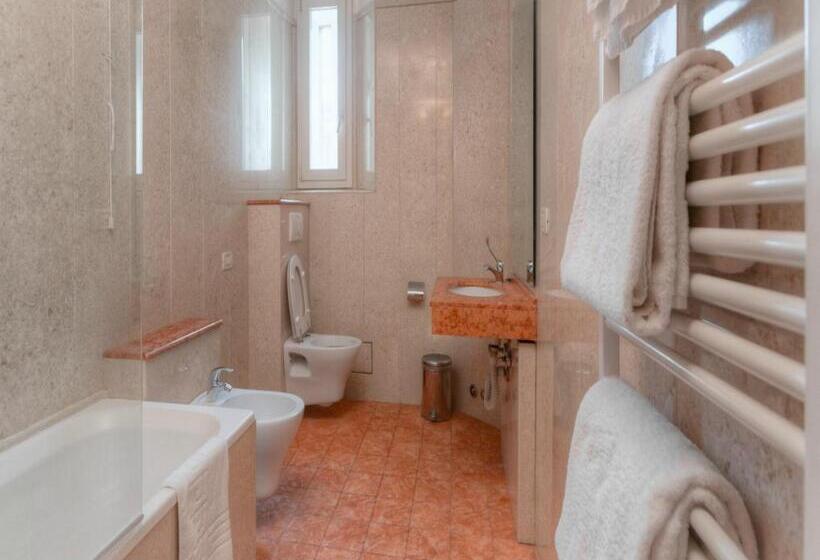 Quarto Triplo Standart, Pendini