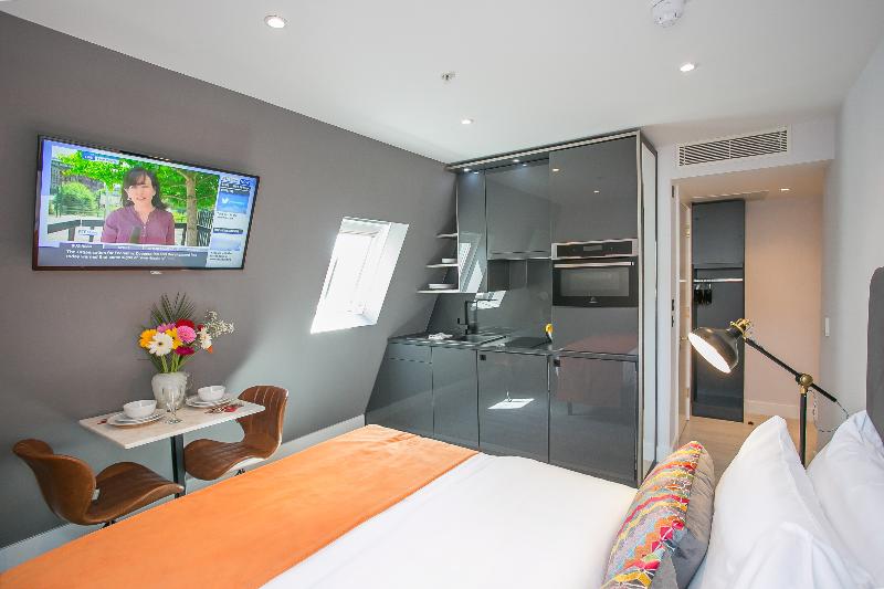 Quarto deluxe, Pendini