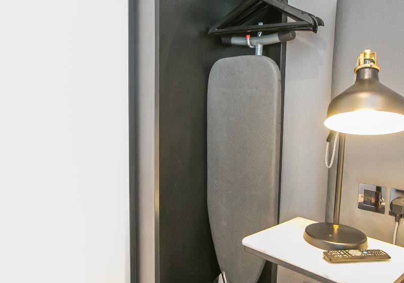 Quarto deluxe, Pendini