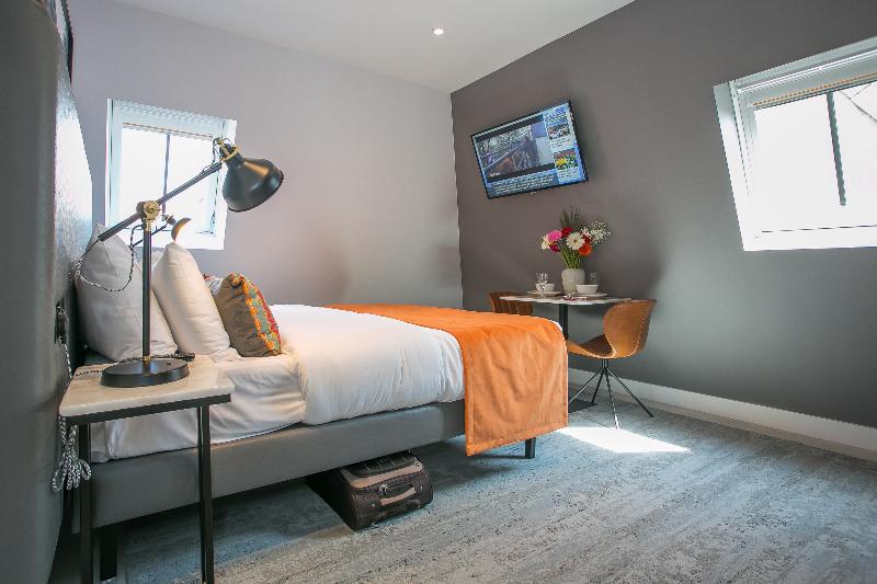 Quarto deluxe, Pendini