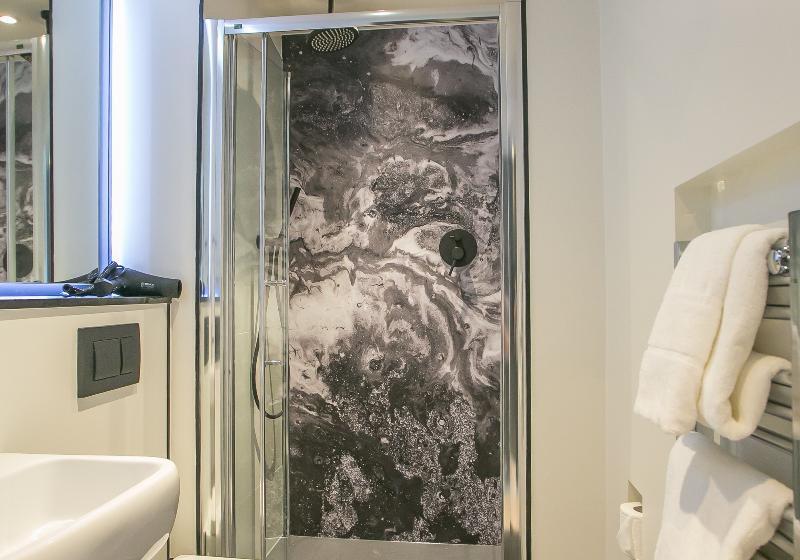 Quarto deluxe, Pendini