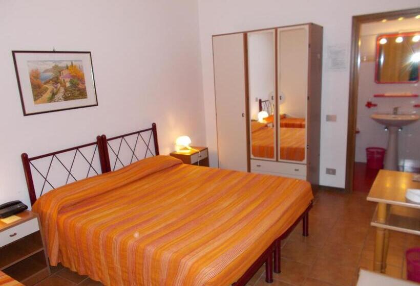 标准三人间, Pensione Delfino Azzurro